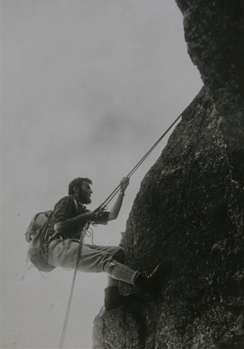 Ettore Bionaz abseilend